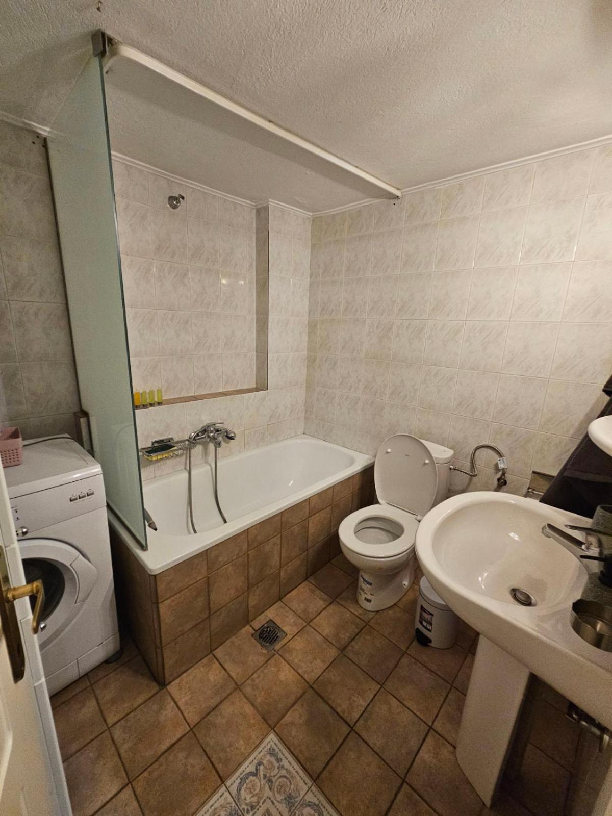 Kt Apartment Драма Екстериор снимка